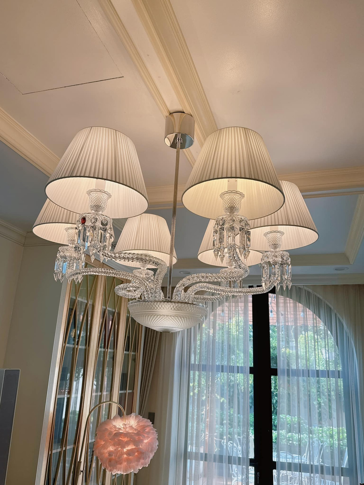 Từng ngóc ngách trong nhà decor đẹp mắt khiến nhiều người mê mẩn.