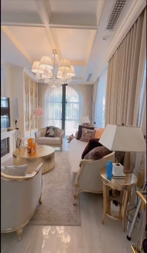 Ngay sau khi đăng tải, nhiều bạn bè xuýt xoa không ngớt và dành lời khen cho cơ ngơi của Lệ Quyên.