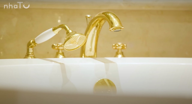 Phòng tắm với nội thất hiện đại. Ảnh chụp màn hình