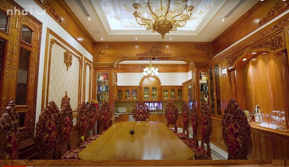 Tầng 1 dành không gian cho phòng ở của người giúp việc, phòng bếp và một khu nhà vệ sinh nhỏ. Ảnh chụp màn hình