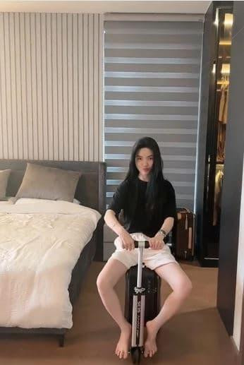 Phòng ngủ khá đơn giản, không quá cầu kỳ.