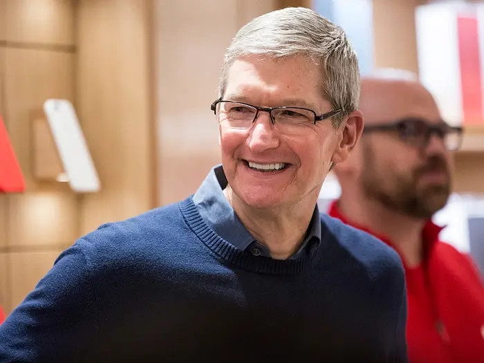 CEO Apple Tim Cook là người sống kín đáo, ít chia sẻ về chuyện cá nhân trên truyền thông. Tuy nhiên, trong nhiều năm qua, Tim Cook đã chia sẻ một số thông tin ít ỏi về lịch trình hàng ngày của mình. Ảnh: BI