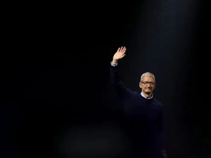 Tim Cook cho biết ông là một trong những người cuối cùng rời văn phòng trong ngày. Ảnh: Getty