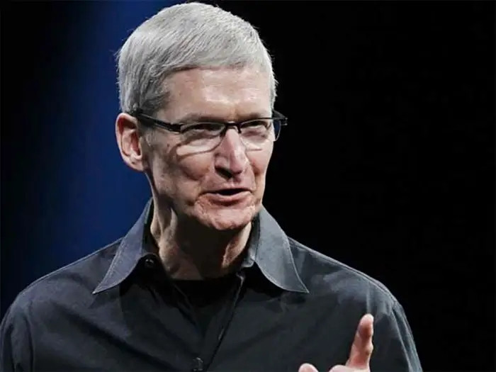 Khi đến văn làm việc, Tim Cook tổ chức các cuộc họp. Các cuộc họp điều hành hàng tuần của CEO Tim Cook có thể kéo dài 5 hoặc 6 giờ và ông nổi tiếng là người không ngừng đặt câu hỏi cho nhân viên. Ảnh: Getty