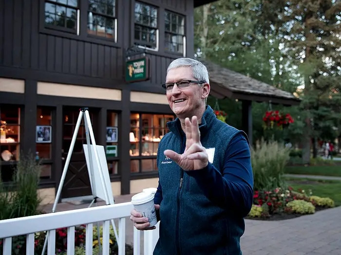 Theo Business Insider, Tim Cook thường thức dậy từ 4 đến 5 giờ sáng. Thời điểm đó là lúc ông có thể thoải mái sử dụng thời gian của mình theo cách phù hợp nhất. Ảnh: Getty