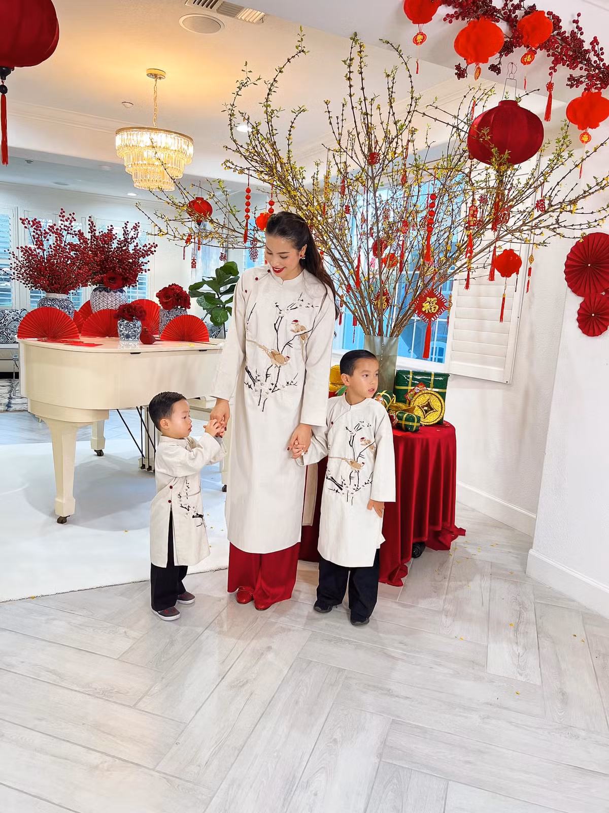 Hiện tại, Phạm Hương đang sống trong căn biệt thự bề thế hơn 1.000 m2 tại Mỹ.