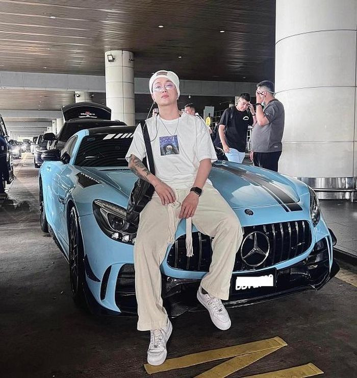 Lamborghini là thương hiệu xe hơi yêu thích của cựu thành viên HKT. Ảnh: FB Linh Phuong Pham