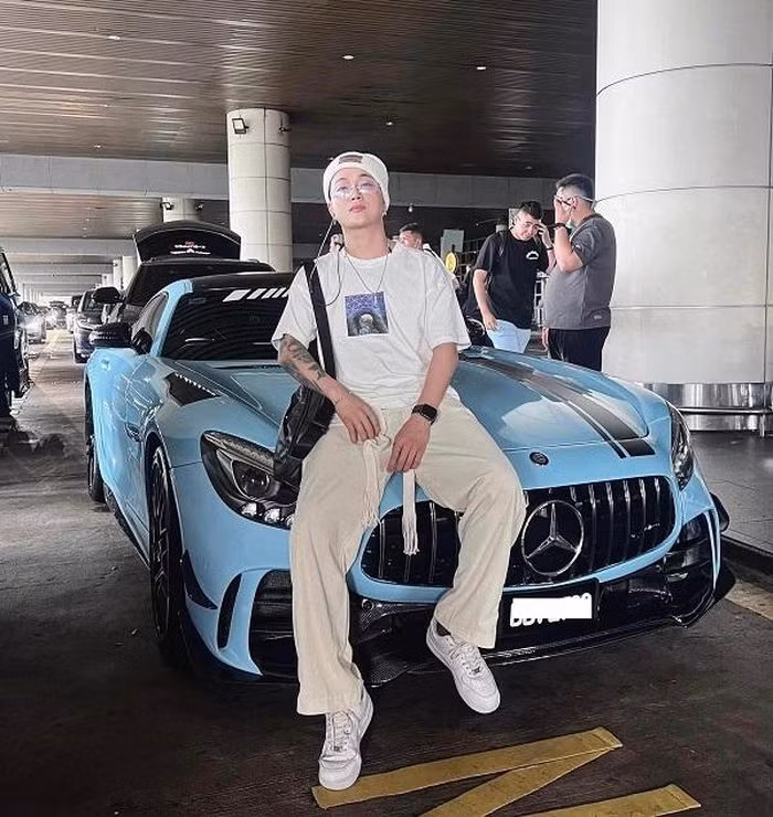 Lamborghini là thương hiệu xe hơi yêu thích của cựu thành viên HKT. Ảnh: FB Linh Phuong Pham