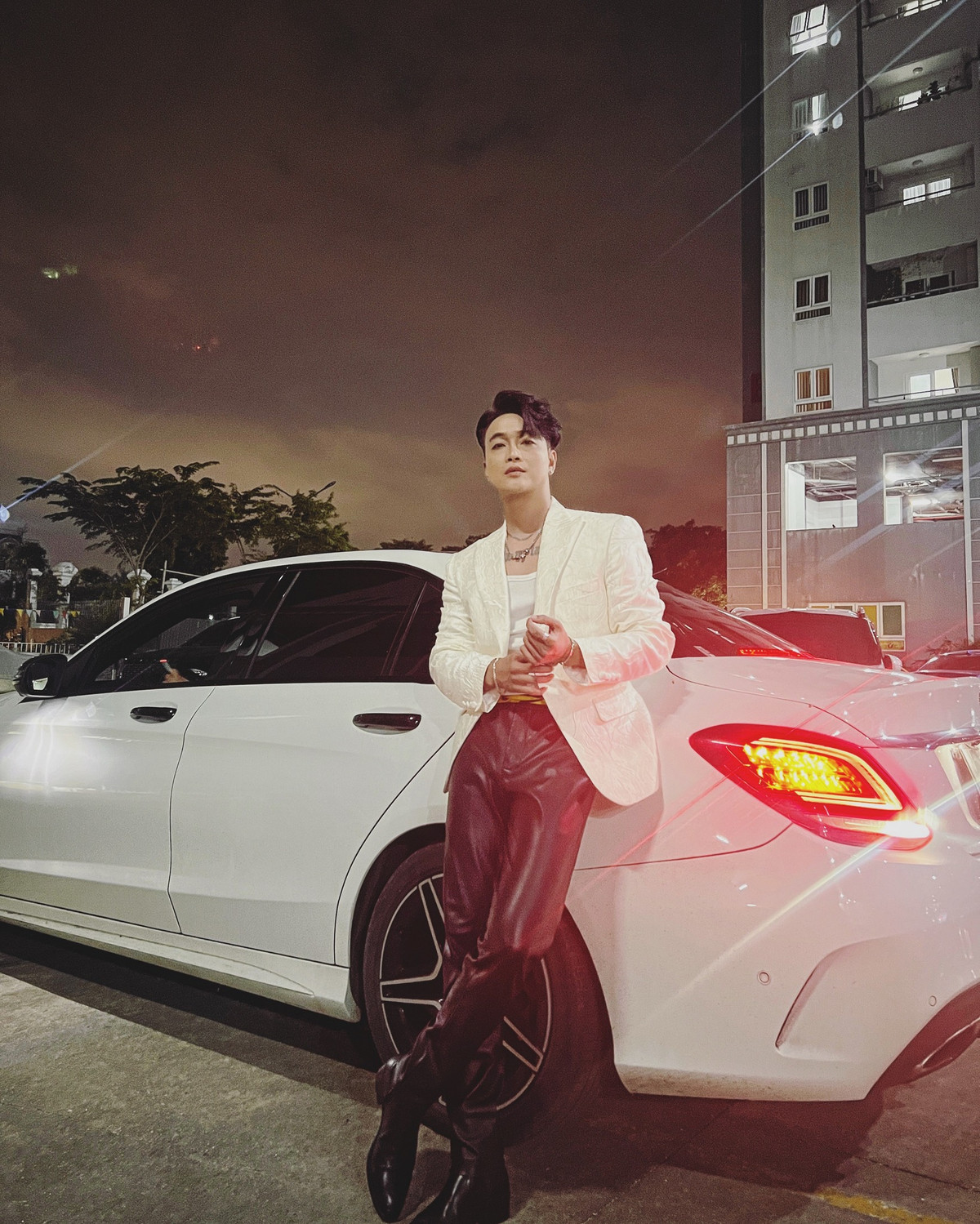 TiTi (HKT) còn chăm chỉ tham gia các gameshow truyền hình, hát hội chợ, quán bar, vũ trường ở Hà Nội, TPHCM và các tỉnh miền Tây và nước ngoài. Ảnh: Facebook