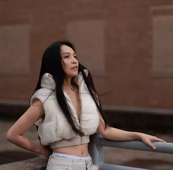 Nhờ luôn duy trì các bước dưỡng da cẩn thận nên Hiền Thục mới giữ được nhan sắc lâu bền như hiện tại. Rất nhiều khán giả đành phải lắc đầu công nhận người thường khó mà học tập Hiền Thục với chu trình dưỡng da kéo dài tới 4 tiếng mỗi ngày.