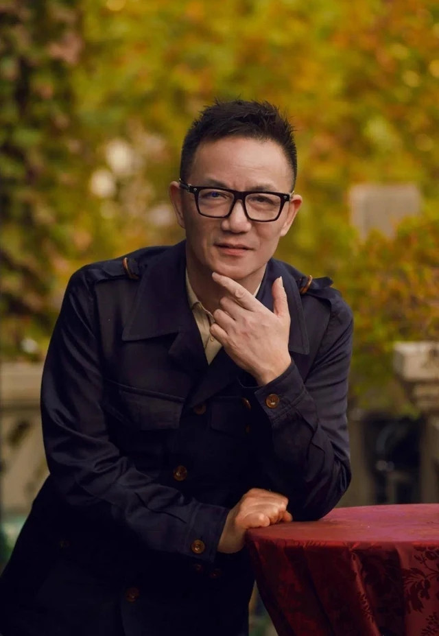 Từ một người lớn lên trong khu nhà nghèo, Chu Chính Nghị nhanh chóng có trong tay tài sản hơn 100 triệu USD, trở thành người giàu nhất Thượng Hải lúc đó.