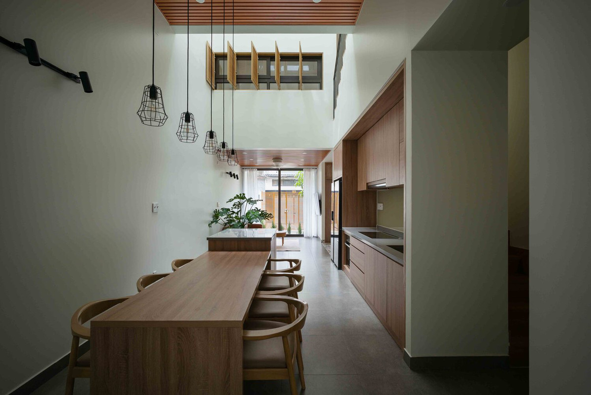 Yêu cầu thứ hai là ưu tiên diện tích cho không gian bếp ăn, để cùng nhau trò chuyện và nấu nướng vào dịp cuối tuần.