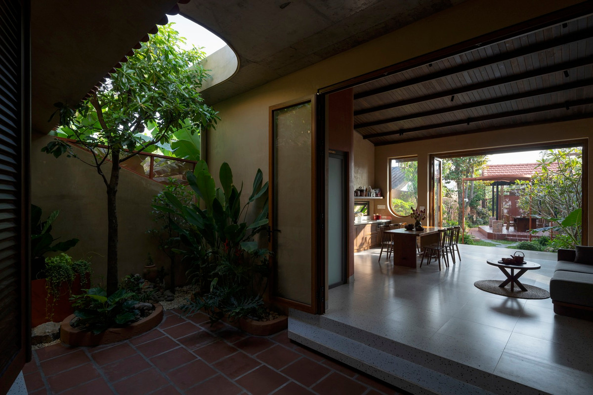 Hệ thống mái dốc có thể thoát nước nhanh và tăng tính bền vững cho công trình.