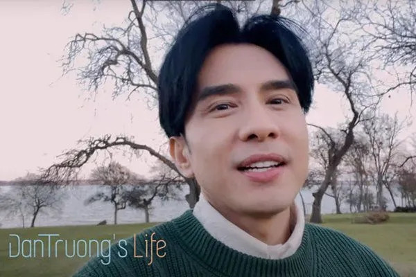 Không gian xung quanh nhà thoáng đãng, gần hồ nước lớn. Ảnh: chụp màn hình YouTube Đan Trường