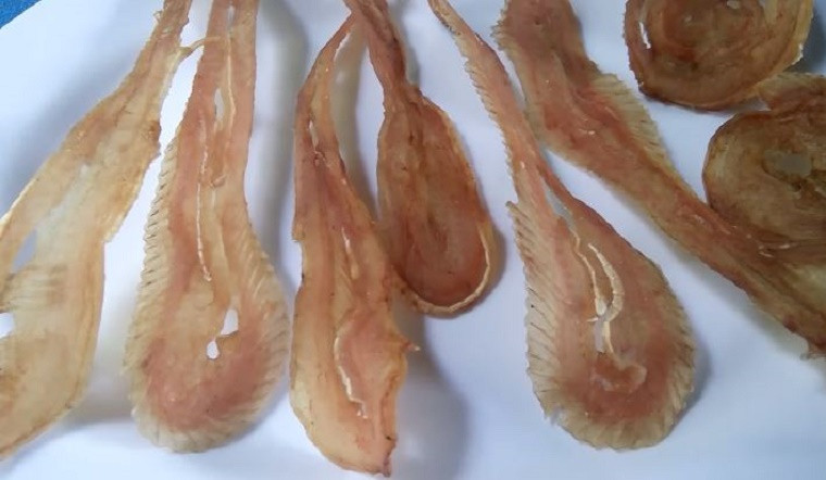 Dù vậy, khô rắn được ca ngợi là thứ đồ nhậu được nhiều người săn lùng. Ảnh: Internet