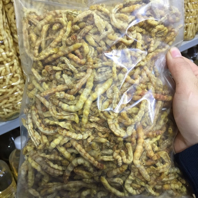 Vài năm gần đây, sâu chít được mệnh danh là "thần dược phòng the" nên nhiều khách hàng lùng mua. Ảnh: Shopee