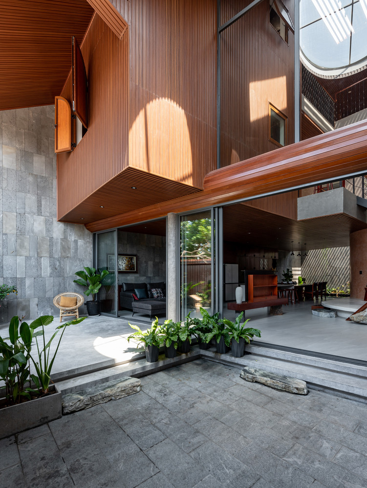 Ý tưởng giảm bớt căng thẳng đô thị và kết nối nhiều hơn với thiên nhiên được phát triển bắt đầu từ việc giải phóng hệ thống kết cấu cột thẳng và dầm vuông.