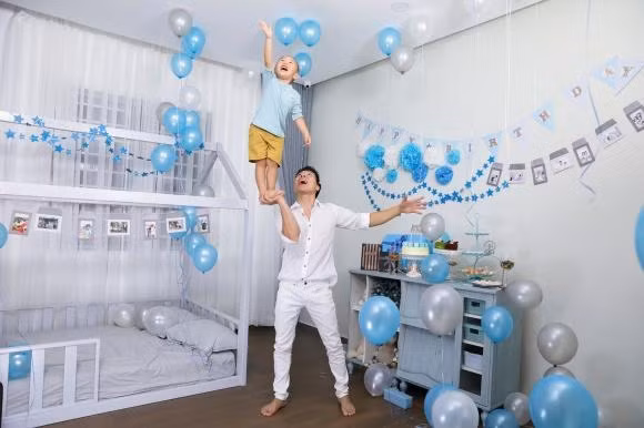 Phòng ngủ của các con được thiết kế theo phong cách dễ thương. Ảnh: FBNV