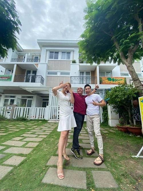 Vợ chồng Ngọc Mai - Quốc Nghiệp sống cùng hai con trong ngôi nhà khá rộng rãi tại TP HCM. Ảnh: FBNV