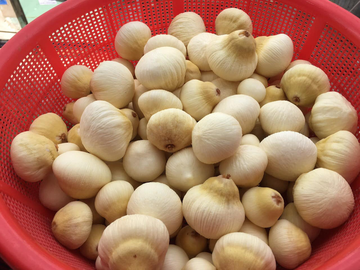 Từ chợ mạng, sàn thương mại điện tử đến siêu thị, mộng dừa được rao bán từ 130.000 - 300.000 đồng/kg. Ảnh: Facebook