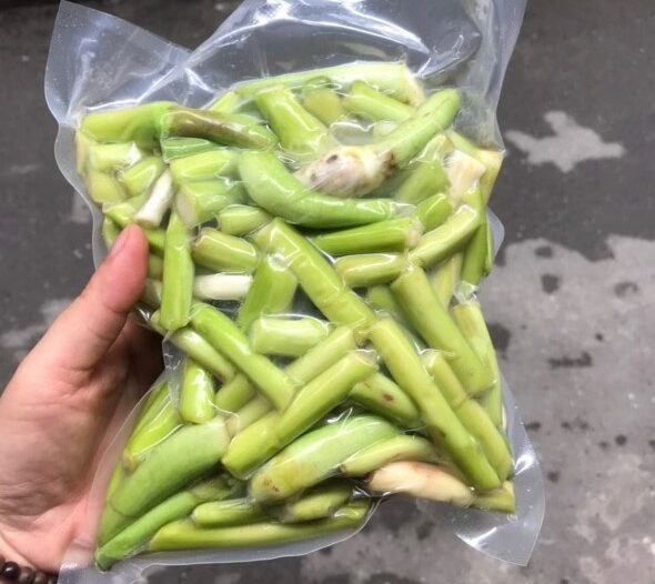 Ngày nay, ngó khoai trở thành đặc sản bán nhiều trên chợ mạng, được dân phố lùng mua. Ảnh: Shoplink