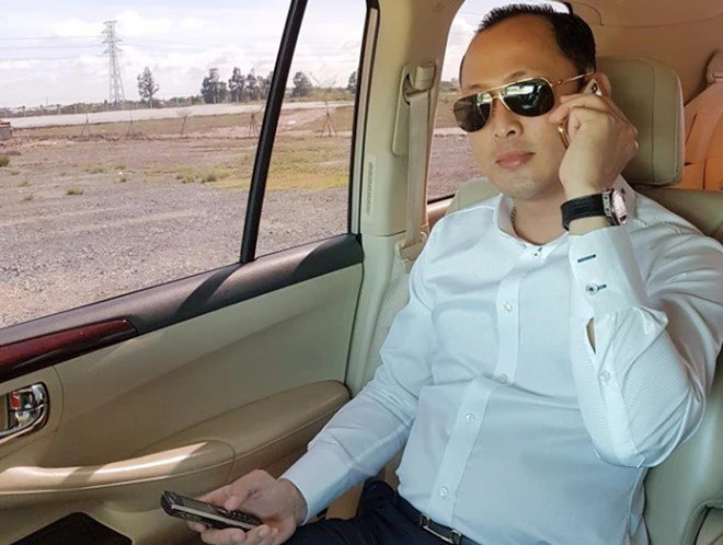 Một số bạn bè của Tô Công Lý cho biết thiếu gia này luôn hào phóng trong các cuộc chơi, hay uống rượu tây, thường boa tiền cho các cô đào đẹp, hát hay. Ảnh: Dân Việt