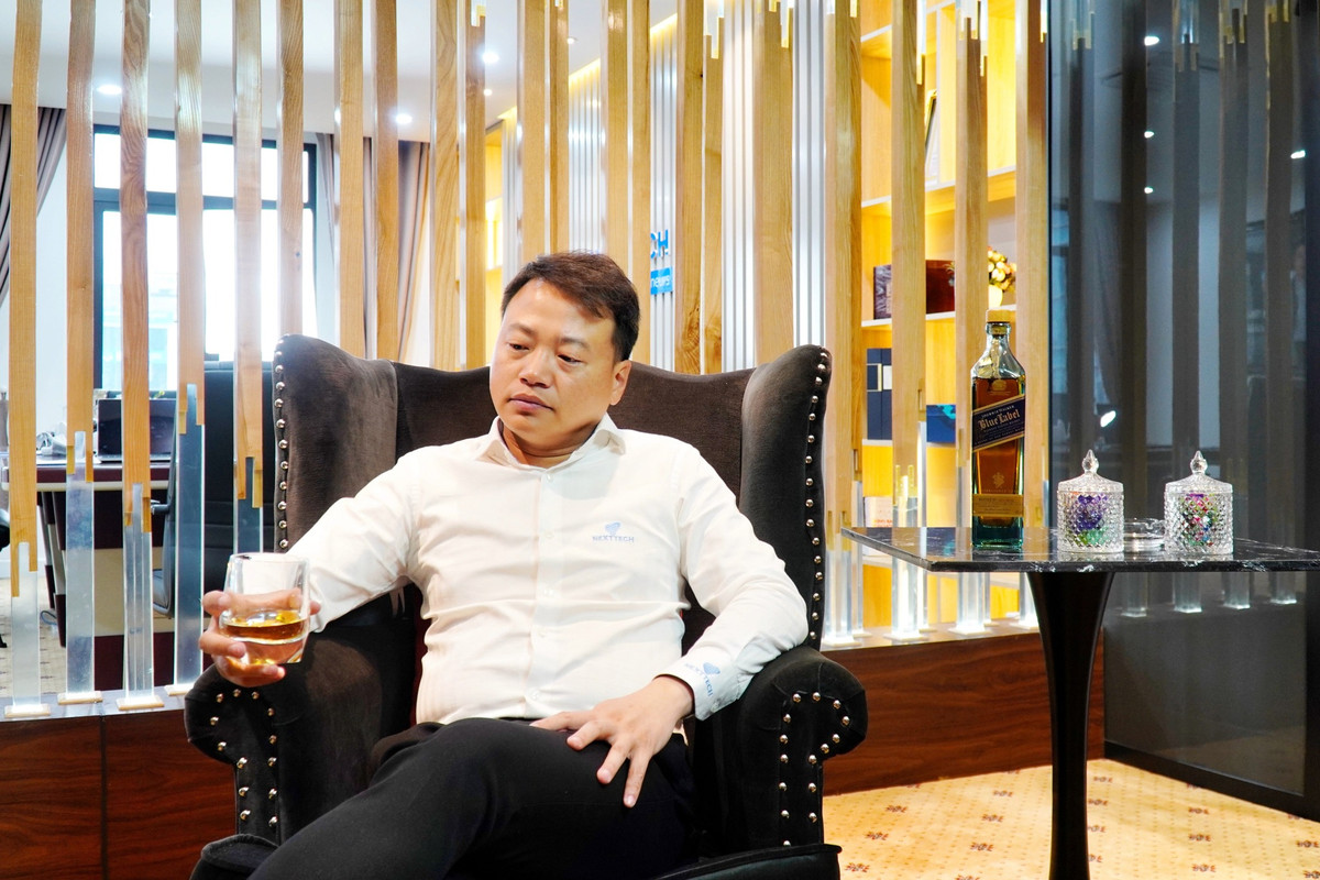 Hết duyên với eBay, Shark Nguyễn Hòa Bình tìm kiếm cơ hội kinh doanh trong không gian số. Ông nhận ra môi trường thương mại điện tử vẫn còn rất nhiều tiềm năng và có thể phát triển mạnh mẽ nhờ vào thế mạnh của mình.