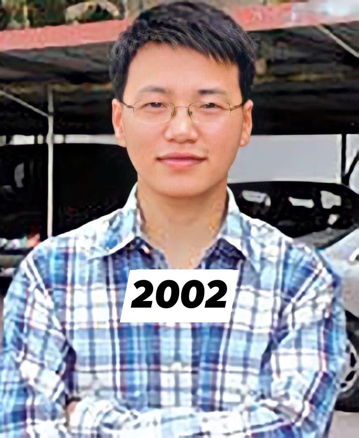 Ban đầu, ông lập ra Công ty Cổ phần Giải pháp Phần mềm Hòa Bình (công ty PeaceSoft) – chuyên viết phần mềm cho các cơ quan doanh nghiệp.