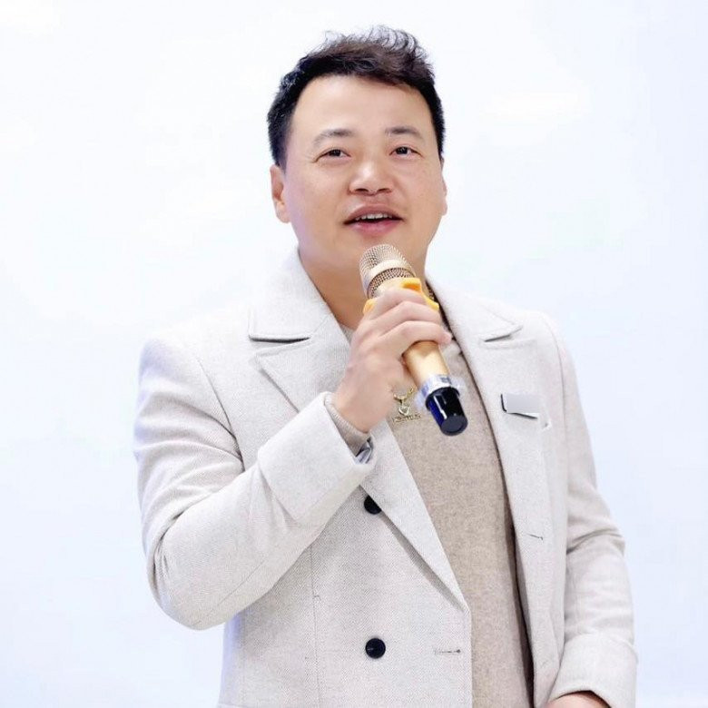 Theo Shark Nguyễn Hòa Bình, thời điểm đó hoàn toàn không có gì trong tay. Có thể nói là khởi nghiệp "Ba Không". Không có vốn, không có trụ sở, cơ sở vật chất và không có nhân viên.