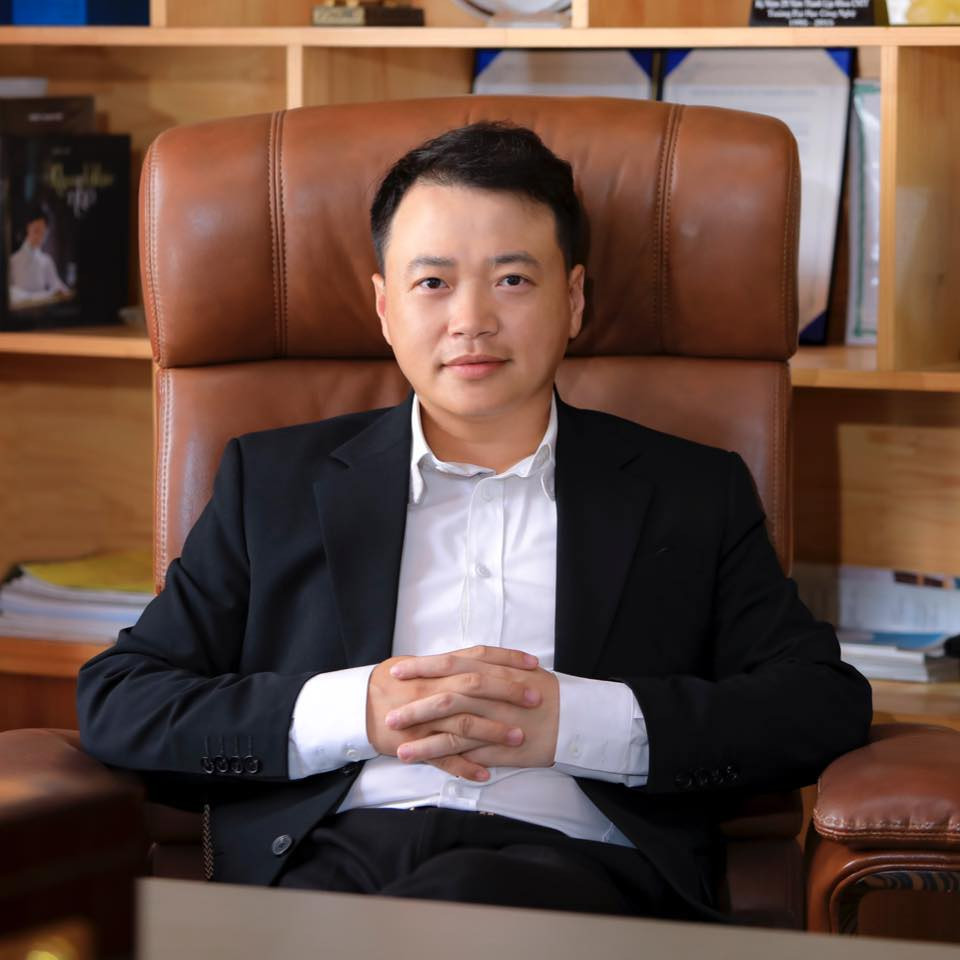 Từ những ý tưởng đó, Shark Bình chuyển hướng kinh doanh từ thương mại điện tử sang phát triển điện tử hóa thương mại. Từ đó, Tập đoàn NextTech ra đời từ đó.