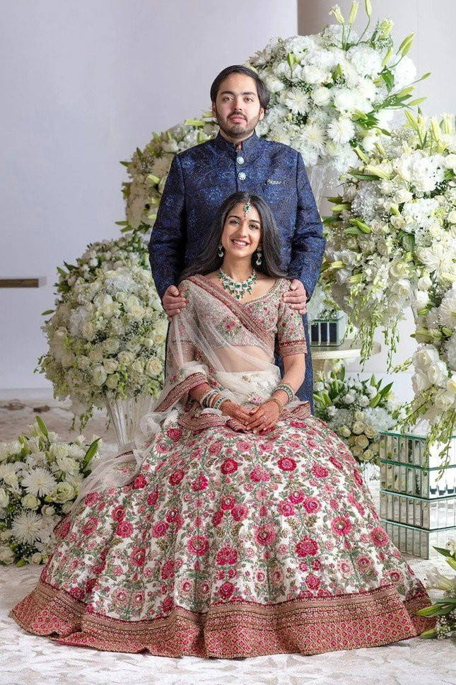 Theo Reuters, đám cưới của Anant Ambani và Radhika Merchant là "đỉnh cao của tiệc cưới xa hoa" bởi có nhiều tiệc liên quan kéo dài suốt năm qua. Ảnh: CNN