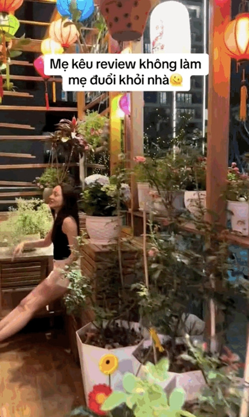 Nữ ca sĩ còn bày trí cả bộ bàn ghế để vừa nghỉ ngơi vừa chill cạnh hồ bơi.