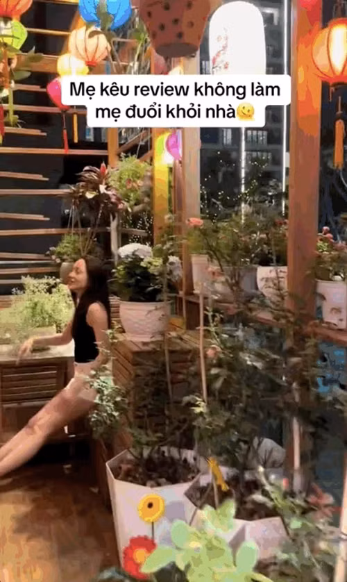 Nữ ca sĩ còn bày trí cả bộ bàn ghế để vừa nghỉ ngơi vừa chill cạnh hồ bơi.