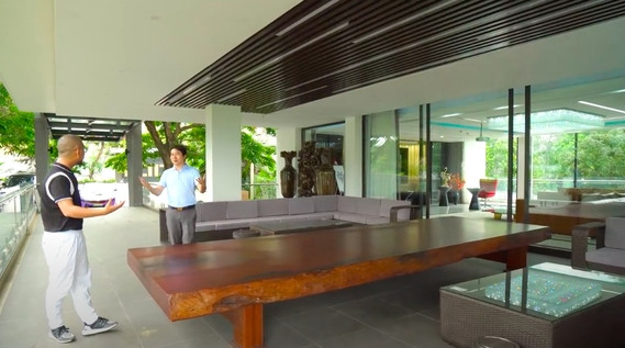 Sảnh đón khách rộng rãi, có thể đón cùng lúc 60 khách.