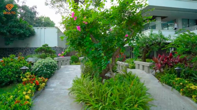 Bên cạnh bể bơi, biệt thự cũng có nhiều hoạt động vui chơi giải trí phù hợp cho từng thành viên lớn nhỏ trong gia đình.