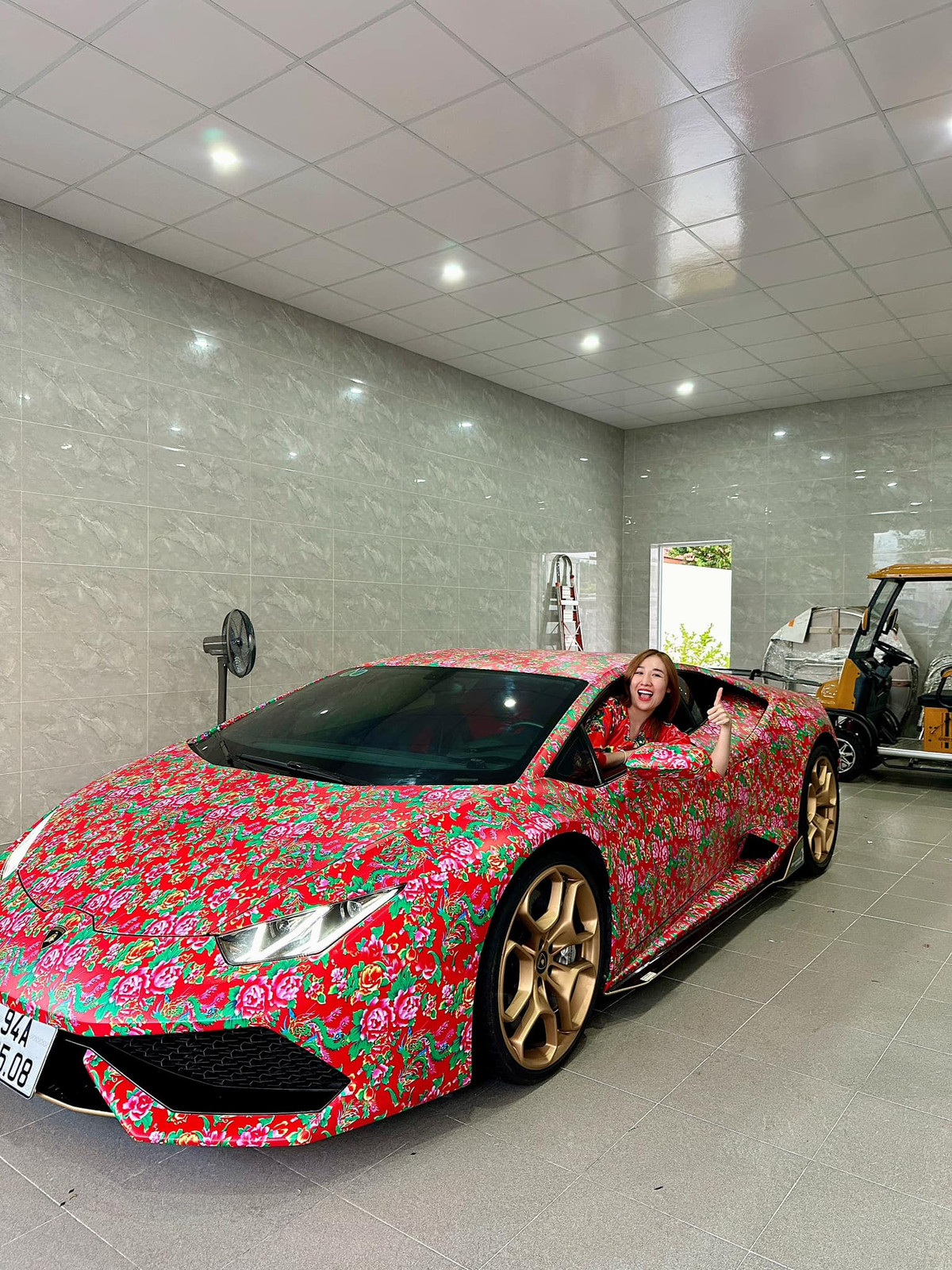 Đáng chú ý, Huỳnh Như còn đam mê xe hơi và sở hữu một bộ sưu tập siêu xe bạc tỷ. Bộ sưu tập siêu xe của Huỳnh Như có thể kể đến như Mercedes-Maybach S450 4Matic 2023 trị giá 8,3 tỷ đồng; Lamborghini Huracan LP610-4 hơn 21 tỷ đồng; Mercedes-AMG G63...