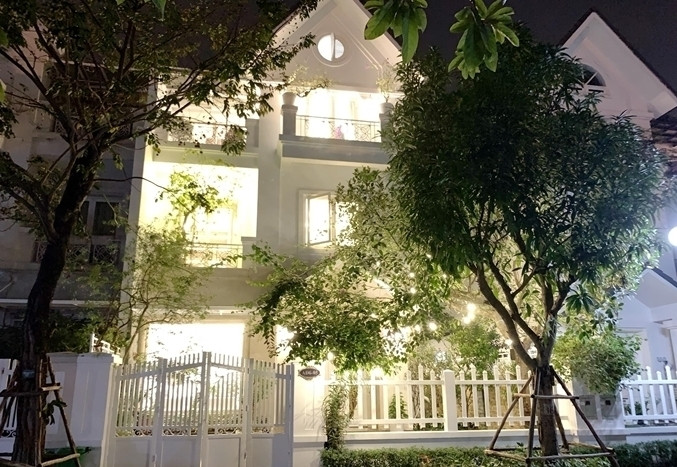 Đáng chú ý nhất là căn biệt thự tại Long Biên (Hà Nội) được nam ca sĩ mua năm 2019 với giá 16 tỷ đồng. Ảnh: FBNV