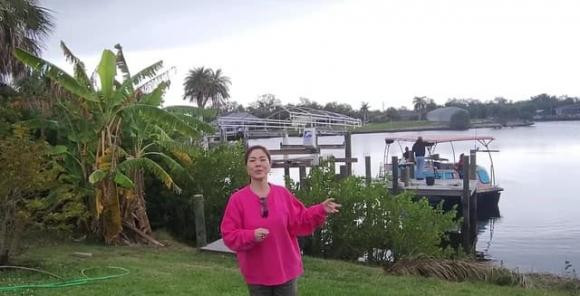 Đáng chú ý, biệt thự mới tậu của Hồ Lệ Thu ở gần biển và còn có cả du thuyền ngay sát gần để chở khách đi chơi. Nguồn ảnh: chụp màn hình