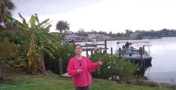 Đáng chú ý, biệt thự mới tậu của Hồ Lệ Thu ở gần biển và còn có cả du thuyền ngay sát gần để chở khách đi chơi. Nguồn ảnh: chụp màn hình