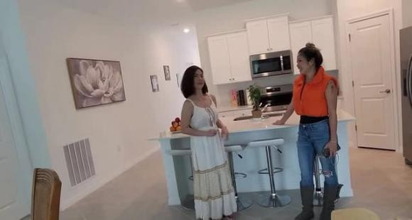 Trong đó, nữ danh ca thích nhất là căn bếp rộng bởi cô là người thích nấu ăn ở không gian rộng rãi.