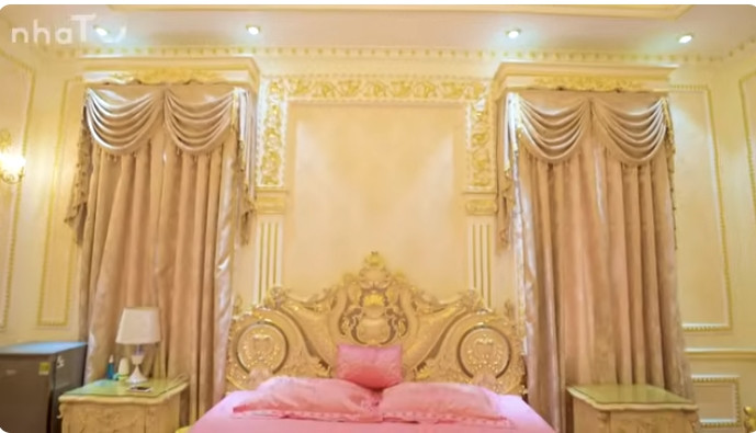 Trên tầng 2 có 2 phòng ngủ và 1 phòng thờ.