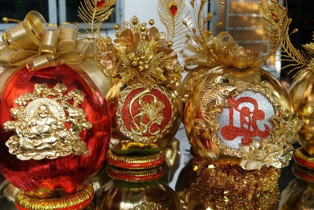 Theo anh Vũ, trung bình mỗi cặp dừa dát vàng có giá từ khoảng 450.000 - 650.000 đồng. Ảnh: Người lao động