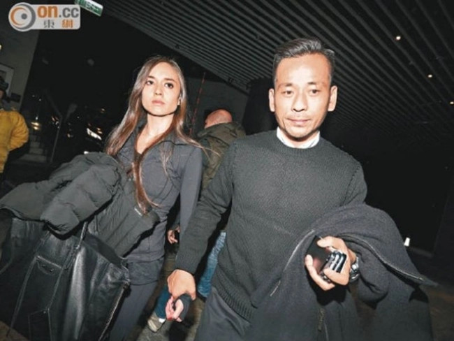 Khi chia tay, Châu Trác Hoa tặng cho Mandy Lieu 300 triệu tệ (hơn 1.050 tỷ đồng). Ngoài ra, Mandy còn nhận được quyền sở hữu một số công ty, biệt thự cao cấp cùng chi phí để mua bất động sản do "ông trùm casino" chuyển cho. Với số tài sản này, Mandy Lieu có thể sống xa hoa, giàu có với 3 đứa con riêng của Alvin Chau. Ảnh: On.cc