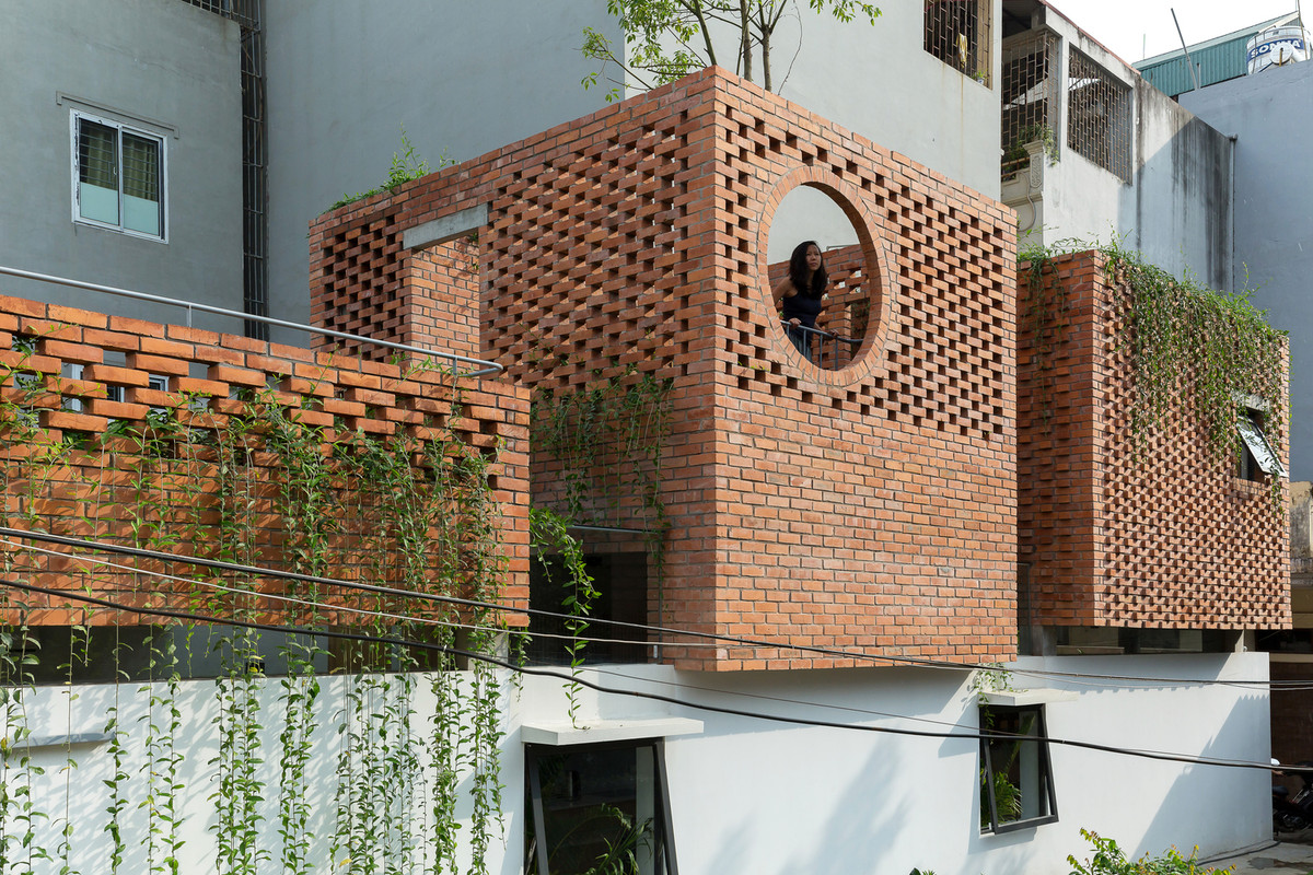 VH House được lấy cảm hứng từ ngôi nhà ống truyền thống, có tính đến các yếu tố kiến trúc đương đại phản ánh lối sống hiện đại.