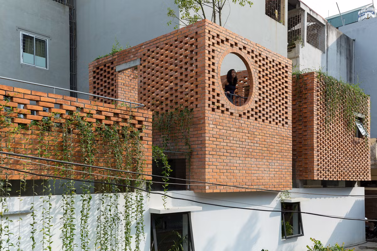 VH House được lấy cảm hứng từ ngôi nhà ống truyền thống, có tính đến các yếu tố kiến trúc đương đại phản ánh lối sống hiện đại.