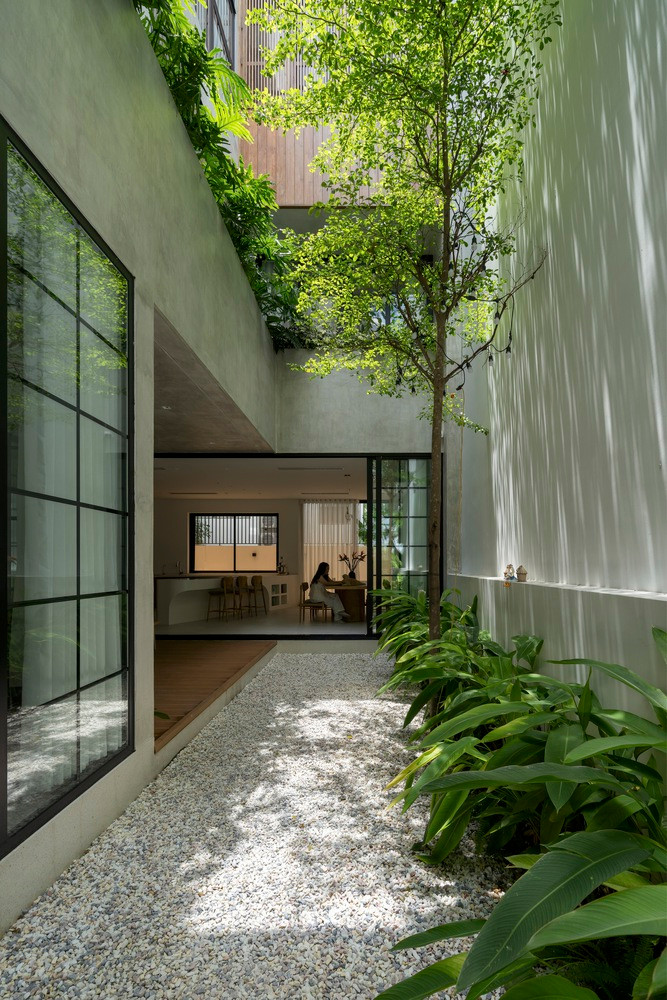 Các khối không gian đảm bảo sự riêng tư nhưng vẫn tự do, cởi mở và tận dụng tối đa lợi thế của bối cảnh. Ảnh: Quang Trần