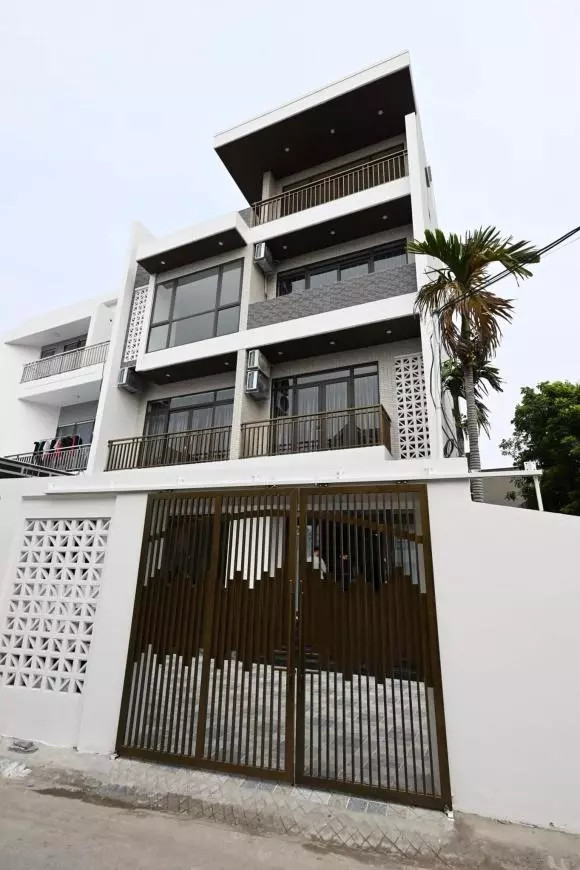 Trung vệ Đình Trọng từng khiến khán giả trầm trồ khi hé lộ căn nhà khang trang dành tặng bố mẹ. Ảnh: FB Trần Đình Trọng