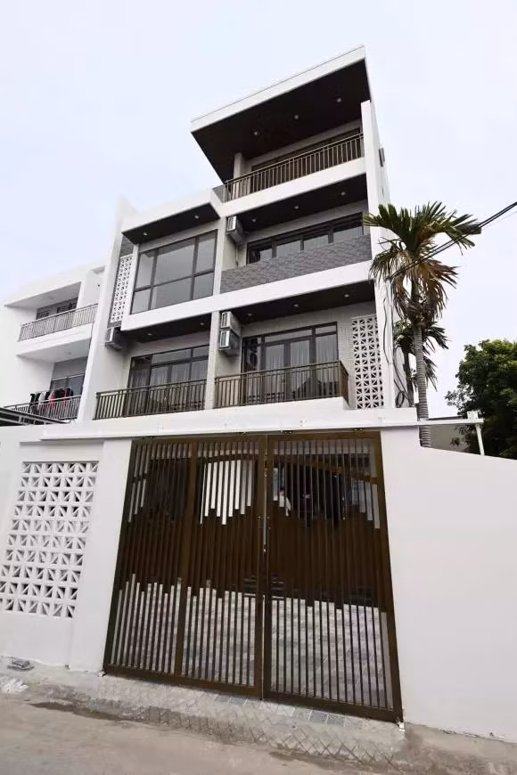 Trung vệ Đình Trọng từng khiến khán giả trầm trồ khi hé lộ căn nhà khang trang dành tặng bố mẹ. Ảnh: FB Trần Đình Trọng