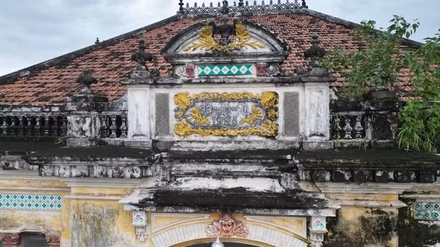 Căn biệt thự từng được thuê làm phim trường để quay những bộ phim liên quan đến thời kỳ phong kiến, trong đó có phim Người đẹp Tây Đô được nhiều người biết đến. Ảnh: Người lao động