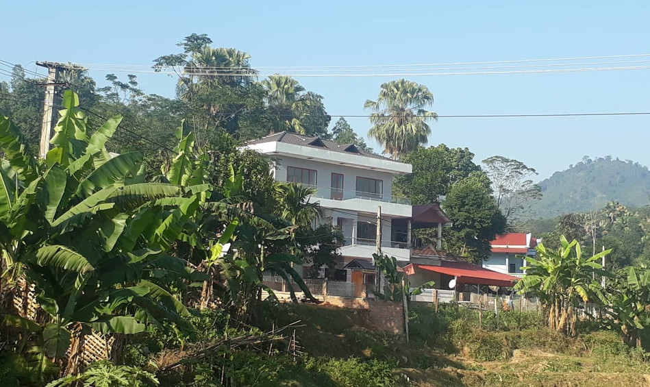 Căn nhà của Hà Đức Chinh có diện tích mặt sàn 100m2, được nhiều bạn bè, người hâm mộ trêu chọc nam cầu thủ có nhà "to nhất xã". Ảnh: Vietnamnet